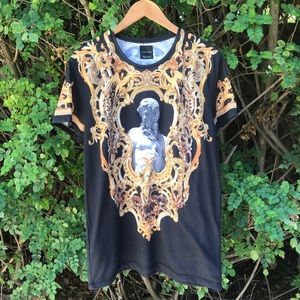 Zara Tee statue black and gold